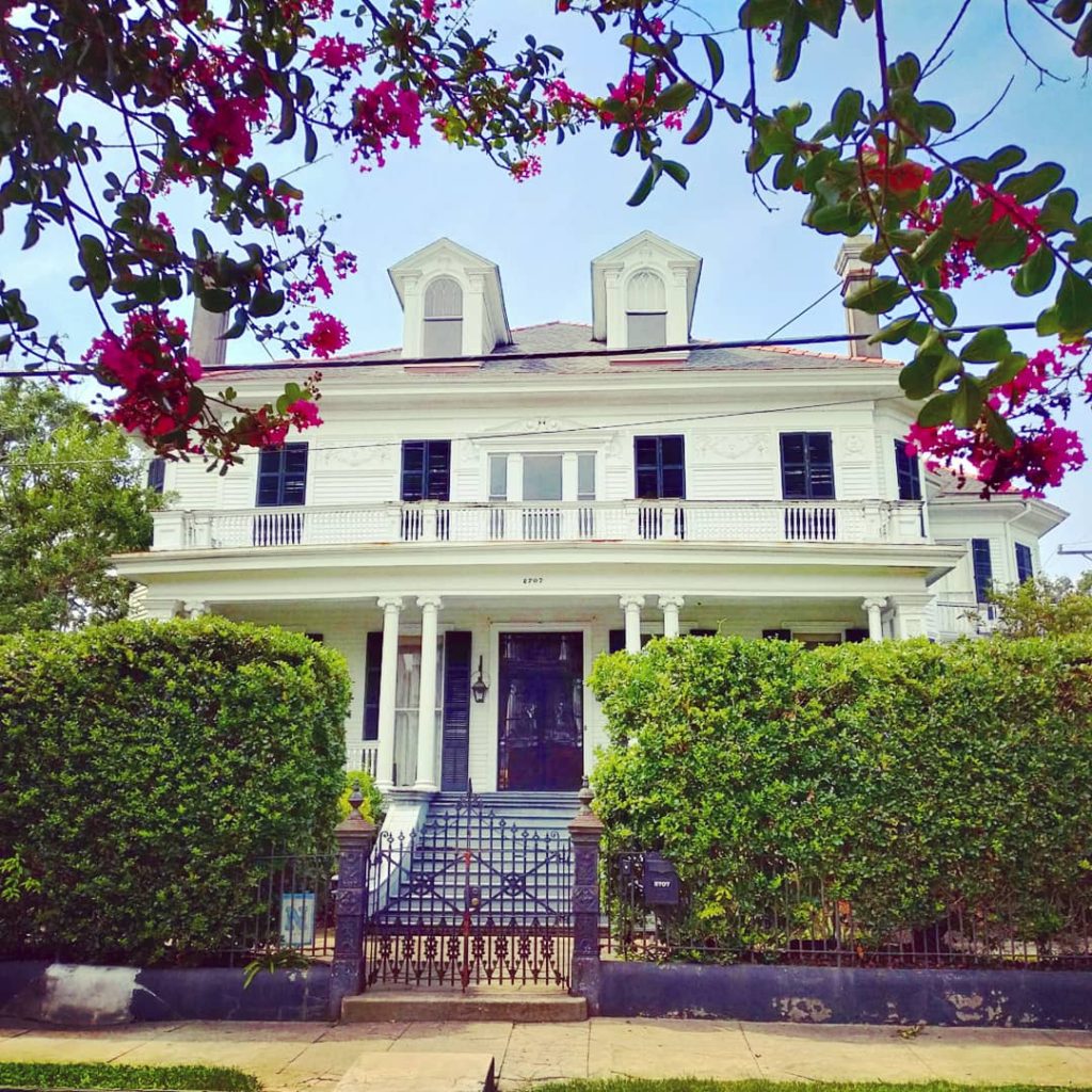 antebellum mansion in New Orleans